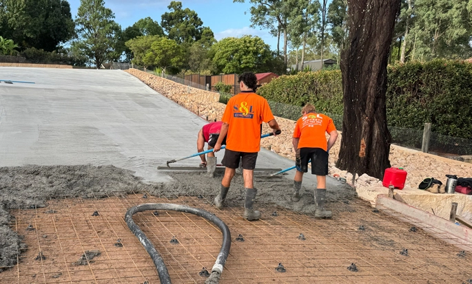 concrete-contractors-pouring-sloped-driveway